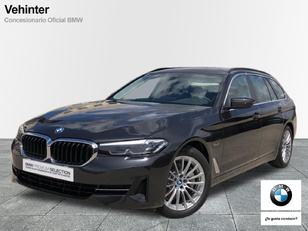 Fotos de BMW Serie 5 530e Touring color Gris. Año 2024. 215KW(292CV). Híbrido Electro/Gasolina. En concesionario Vehinter Getafe de Madrid