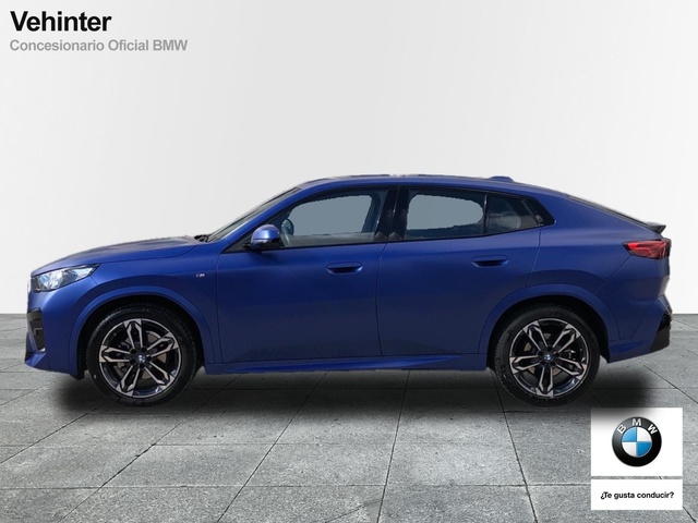 BMW X2 sDrive18d color Azul. Año 2024. 110KW(150CV). Diésel. En concesionario Momentum S.A. de Madrid