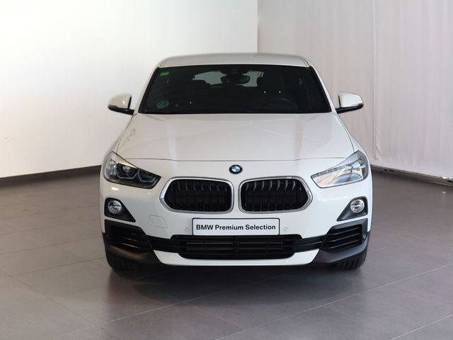 BMW X2 sDrive18i color Blanco. Año 2019. 103KW(140CV). Gasolina. En concesionario Pruna Motor de Barcelona