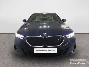 Fotos de BMW i5 eDrive40 color Azul. Año 2024. 250KW(340CV). Eléctrico. En concesionario Unicars Ponent de Lleida