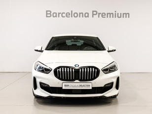 Fotos de BMW Serie 1 118i color Blanco. Año 2021. 103KW(140CV). Gasolina. En concesionario Barcelona Premium -- GRAN VIA de Barcelona