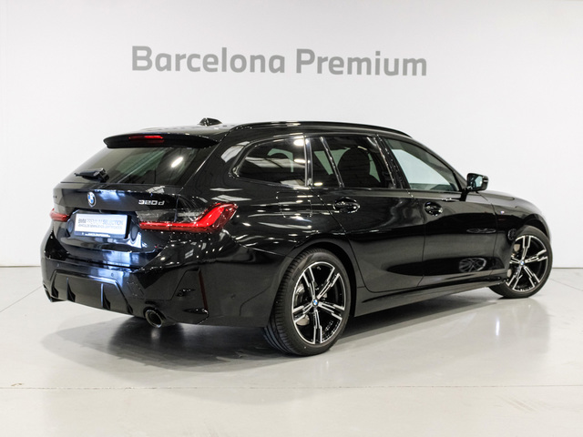 BMW Serie 3 320d Touring color Negro. Año 2023. 140KW(190CV). Diésel. En concesionario Barcelona Premium -- GRAN VIA de Barcelona