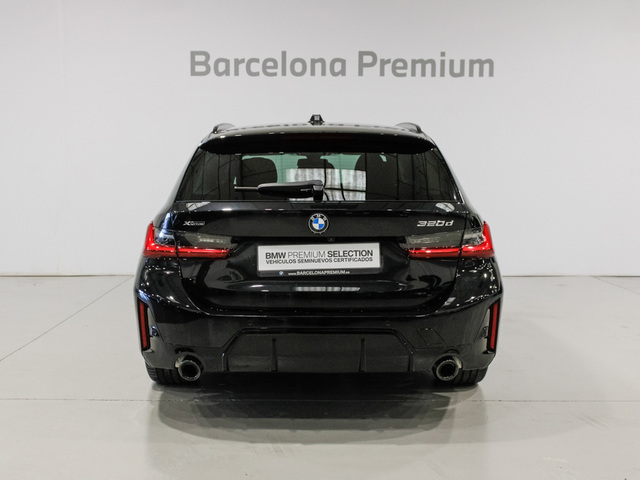 BMW Serie 3 320d Touring color Negro. Año 2023. 140KW(190CV). Diésel. En concesionario Barcelona Premium -- GRAN VIA de Barcelona