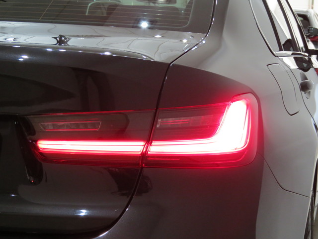 BMW Serie 3 320d color Negro. Año 2020. 140KW(190CV). Diésel. En concesionario GANDIA Automoviles Fersan, S.A. de Valencia