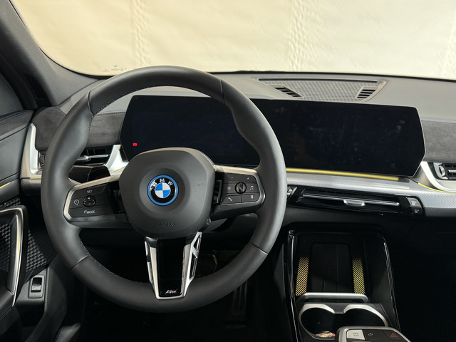 BMW iX2 xDrive30 color Negro. Año 2024. 230KW(313CV). Eléctrico. En concesionario Eresma Motor de Segovia