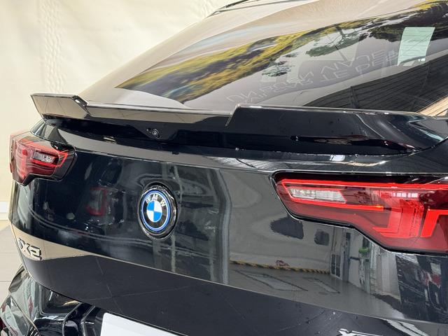 BMW iX2 xDrive30 color Negro. Año 2024. 230KW(313CV). Eléctrico. En concesionario Eresma Motor de Segovia