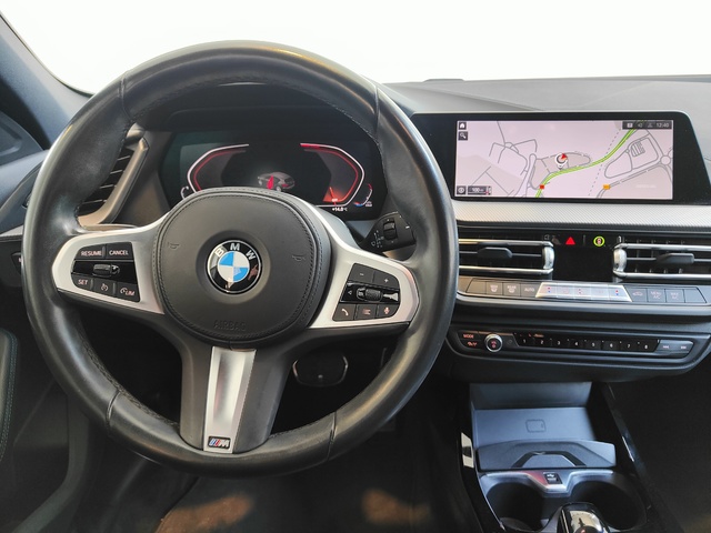 BMW Serie 1 118i color Azul. Año 2021. 100KW(136CV). Gasolina. En concesionario Lurauto - Gipuzkoa de Guipuzcoa