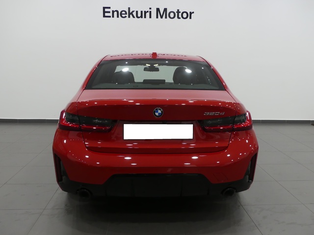 BMW Serie 3 320d color Rojo. Año 2024. 140KW(190CV). Diésel. En concesionario Enekuri Motor de Vizcaya