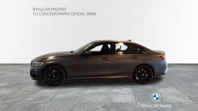 BMW Serie 3 330e color Negro. Año 2021. 215KW(292CV). Híbrido Electro/Gasolina. En concesionario BYmyCAR Madrid - Alcalá de Madrid