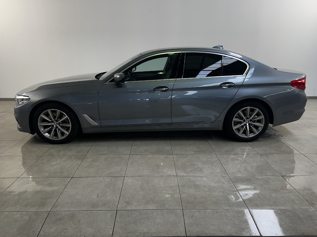 BMW Serie 5 520d color Azul. Año 2019. 140KW(190CV). Diésel. En concesionario Movitransa Cars Jerez de Cádiz