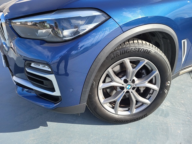 BMW X5 xDrive30d color Azul. Año 2020. 195KW(265CV). Diésel. En concesionario Movitransa Cars Huelva de Huelva