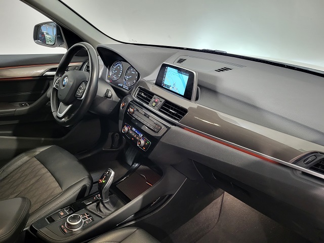 BMW X1 sDrive18d color Blanco. Año 2019. 110KW(150CV). Diésel. En concesionario Movitransa Cars Jerez de Cádiz