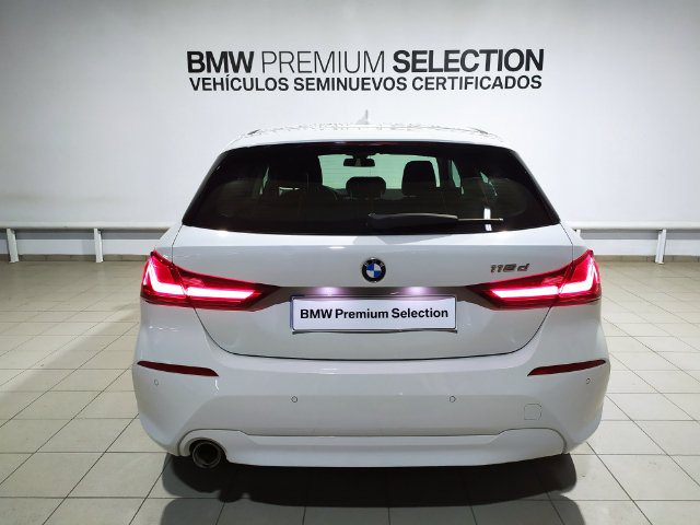 BMW Serie 1 116d color Blanco. Año 2021. 85KW(116CV). Diésel. En concesionario Hispamovil Elche de Alicante