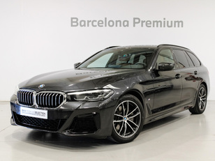 Fotos de BMW Serie 5 520d Touring color Gris. Año 2023. 140KW(190CV). Diésel. En concesionario Barcelona Premium -- GRAN VIA de Barcelona