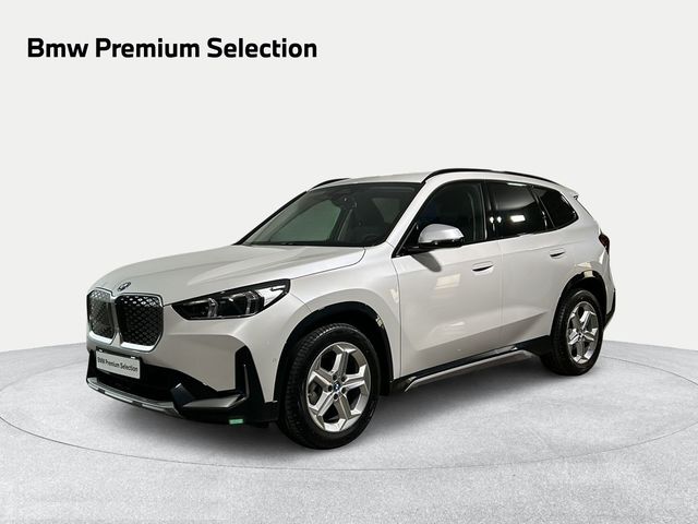 BMW iX1 eDrive20 color Blanco. Año 2024. 150KW(204CV). Eléctrico. En concesionario San Pablo Motor | Su Eminencia de Sevilla