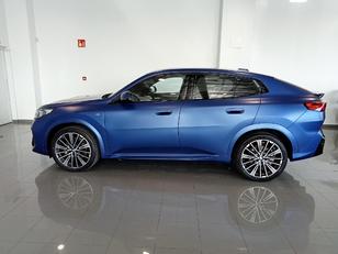 Fotos de BMW X2 sDrive18d color Azul. Año 2024. 110KW(150CV). Diésel. En concesionario Ceres Motor S.L. de Cáceres