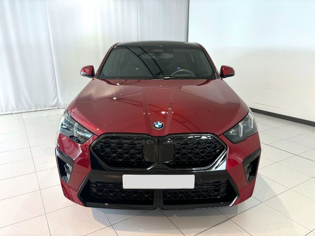 BMW X2 sDrive20i color Rojo. Año 2024. 125KW(170CV). Gasolina. En concesionario Pruna Motor de Barcelona