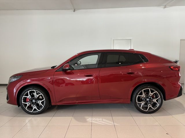 BMW X2 sDrive20i color Rojo. Año 2024. 125KW(170CV). Gasolina. En concesionario Pruna Motor de Barcelona