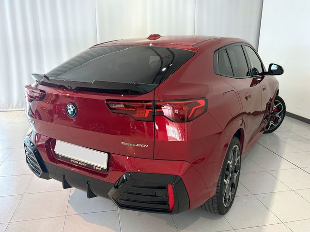 BMW X2 sDrive20i color Rojo. Año 2024. 125KW(170CV). Gasolina. En concesionario Pruna Motor de Barcelona