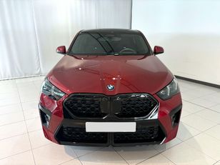 Fotos de BMW X2 sDrive20i color Rojo. Año 2024. 125KW(170CV). Gasolina. En concesionario Pruna Motor de Barcelona