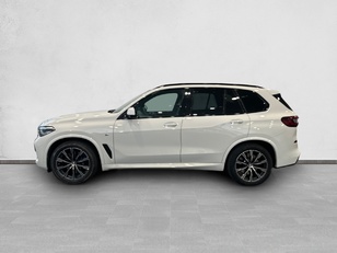 Fotos de BMW X5 xDrive30d color Blanco. Año 2021. 210KW(286CV). Diésel. En concesionario Enekuri Motor de Vizcaya
