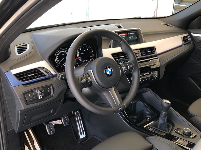 BMW X2 sDrive16d color Negro. Año 2024. 85KW(116CV). Diésel. En concesionario Vehinter Getafe de Madrid