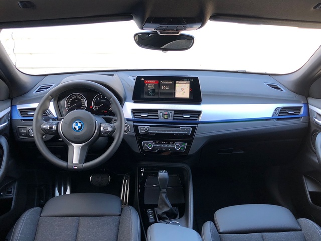 BMW X2 xDrive25e color Negro. Año 2024. 162KW(220CV). Híbrido Electro/Gasolina. En concesionario Momentum S.A. de Madrid