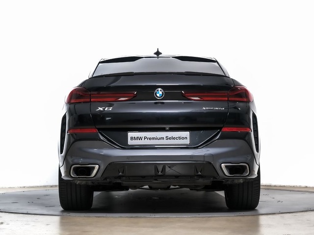 BMW X6 xDrive30d color Negro. Año 2021. 210KW(286CV). Diésel. En concesionario Oliva Motor Tarragona de Tarragona