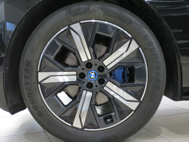 BMW iX xDrive40 color Negro. Año 2023. 240KW(326CV). Eléctrico. En concesionario FINESTRAT Automoviles Fersan, S.A. de Alicante