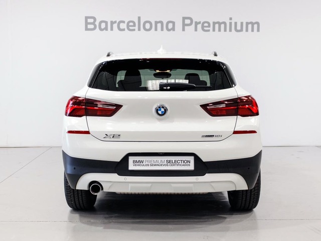 BMW X2 sDrive18i color Blanco. Año 2023. 103KW(140CV). Gasolina. En concesionario Barcelona Premium -- GRAN VIA de Barcelona