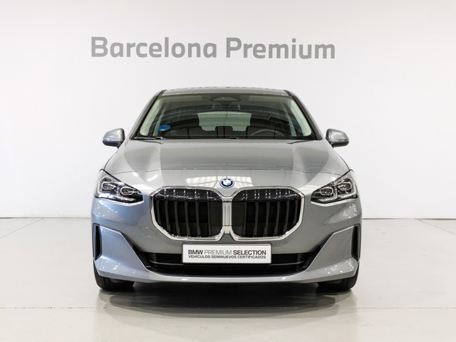 BMW Serie 2 225e Active Tourer color Gris. Año 2023. 180KW(245CV). Híbrido Electro/Gasolina. En concesionario Barcelona Premium -- GRAN VIA de Barcelona
