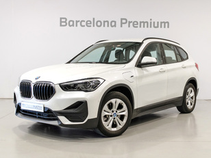 Fotos de BMW X1 xDrive25e color Blanco. Año 2022. 162KW(220CV). Híbrido Electro/Gasolina. En concesionario Barcelona Premium -- GRAN VIA de Barcelona