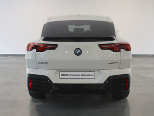 BMW iX2 xDrive30 color Blanco. Año 2024. 230KW(313CV). Eléctrico. En concesionario Autogal de Ourense