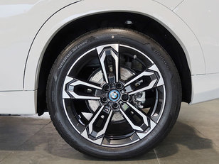 BMW iX2 xDrive30 color Blanco. Año 2024. 230KW(313CV). Eléctrico. En concesionario Autogal de Ourense