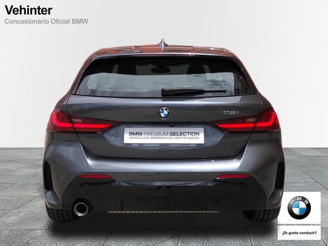 BMW Serie 1 118i color Gris. Año 2021. 103KW(140CV). Gasolina. En concesionario Vehinter Alcorcón de Madrid