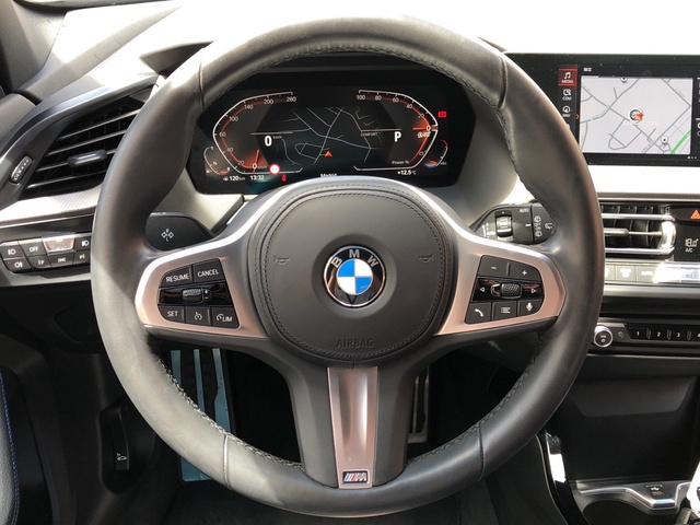 BMW Serie 1 118i color Gris. Año 2021. 103KW(140CV). Gasolina. En concesionario Vehinter Alcorcón de Madrid