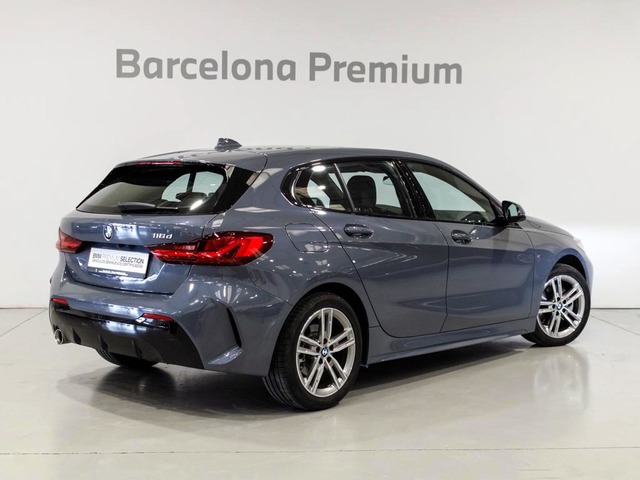 BMW Serie 1 116d color Gris. Año 2023. 85KW(116CV). Diésel. En concesionario Barcelona Premium -- GRAN VIA de Barcelona