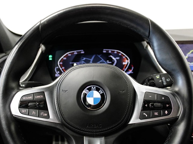 BMW Serie 1 116d color Gris. Año 2023. 85KW(116CV). Diésel. En concesionario Barcelona Premium -- GRAN VIA de Barcelona