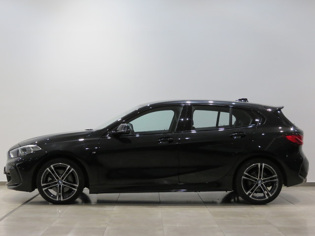 BMW Serie 1 116d color Negro. Año 2020. 85KW(116CV). Diésel. En concesionario ALZIRA Automoviles Fersan, S.A. de Valencia
