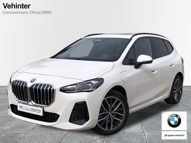 BMW Serie 2 225e Active Tourer color Blanco. Año 2023. 180KW(245CV). Híbrido Electro/Gasolina. En concesionario Vehinter Getafe de Madrid