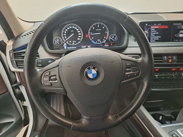 BMW X5 xDrive40d color Blanco. Año 2015. 230KW(313CV). Diésel. En concesionario Autoberón de La Rioja