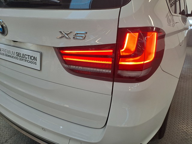 BMW X5 xDrive40d color Blanco. Año 2015. 230KW(313CV). Diésel. En concesionario Autoberón de La Rioja