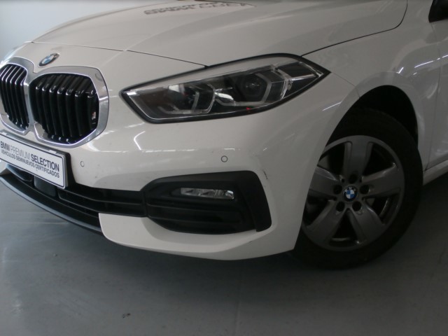 BMW Serie 1 116d color Blanco. Año 2023. 85KW(116CV). Diésel. En concesionario Lurauto Bizkaia de Vizcaya