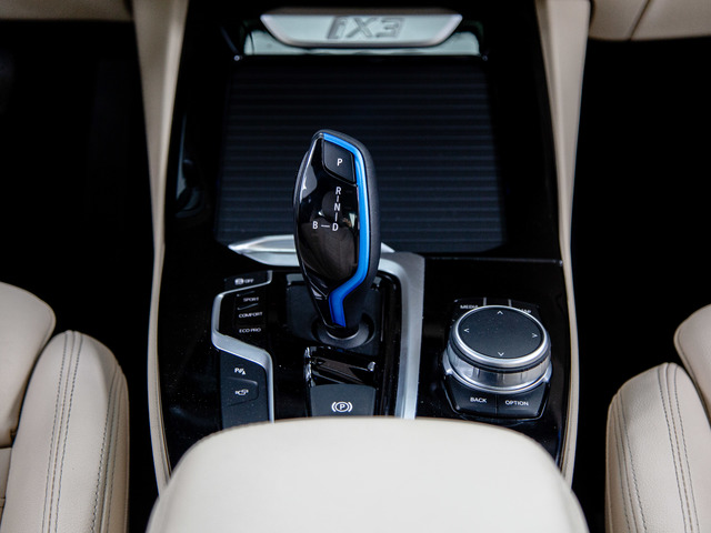 BMW iX3 Impressive color Negro. Año 2021. 210KW(286CV). Eléctrico. En concesionario Móvil Begar Alicante de Alicante