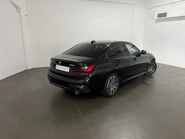 BMW Serie 3 330e color Negro. Año 2021. 215KW(292CV). Híbrido Electro/Gasolina. En concesionario Amiocar S.A. de Coruña