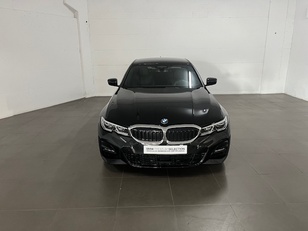 Fotos de BMW Serie 3 330e color Negro. Año 2021. 215KW(292CV). Híbrido Electro/Gasolina. En concesionario Amiocar S.A. de Coruña