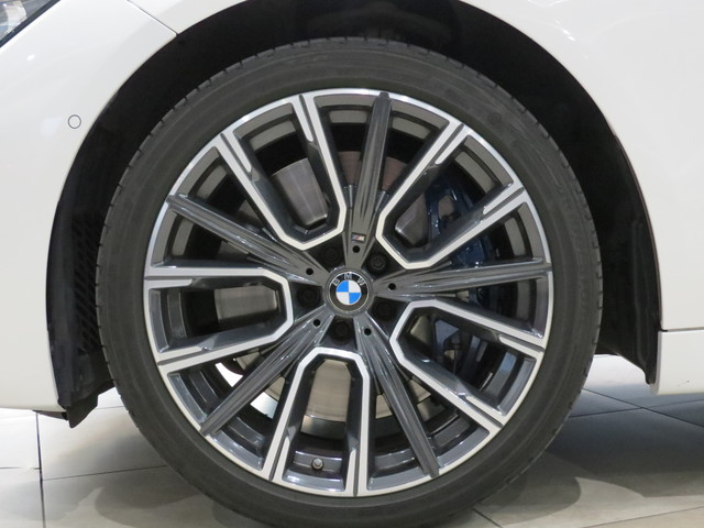 BMW Serie 7 730d color Blanco. Año 2019. 195KW(265CV). Diésel. En concesionario GANDIA Automoviles Fersan, S.A. de Valencia