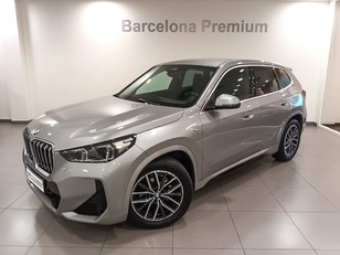 Fotos de BMW X1 sDrive18i color Gris. Año 2023. 100KW(136CV). Gasolina. En concesionario Barcelona Premium -- GRAN VIA de Barcelona