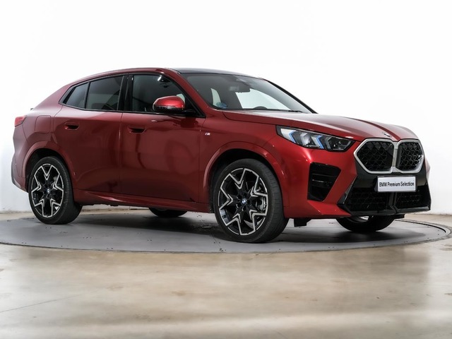 BMW X2 sDrive20i color Rojo. Año 2024. 125KW(170CV). Gasolina. En concesionario Oliva Motor Tarragona de Tarragona