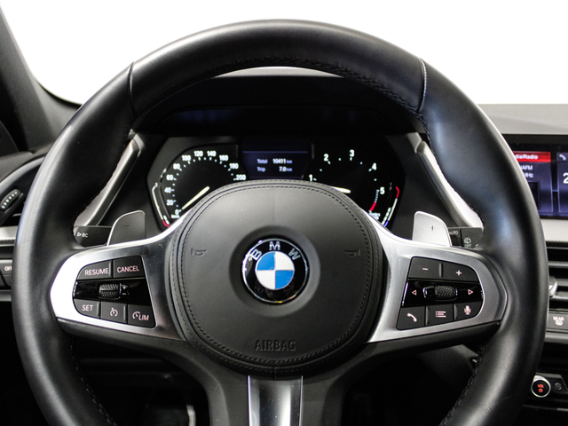 BMW Serie 1 118d color Blanco. Año 2021. 110KW(150CV). Diésel. En concesionario Barcelona Premium -- GRAN VIA de Barcelona